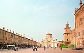 Piazza dei Martiri e i portici